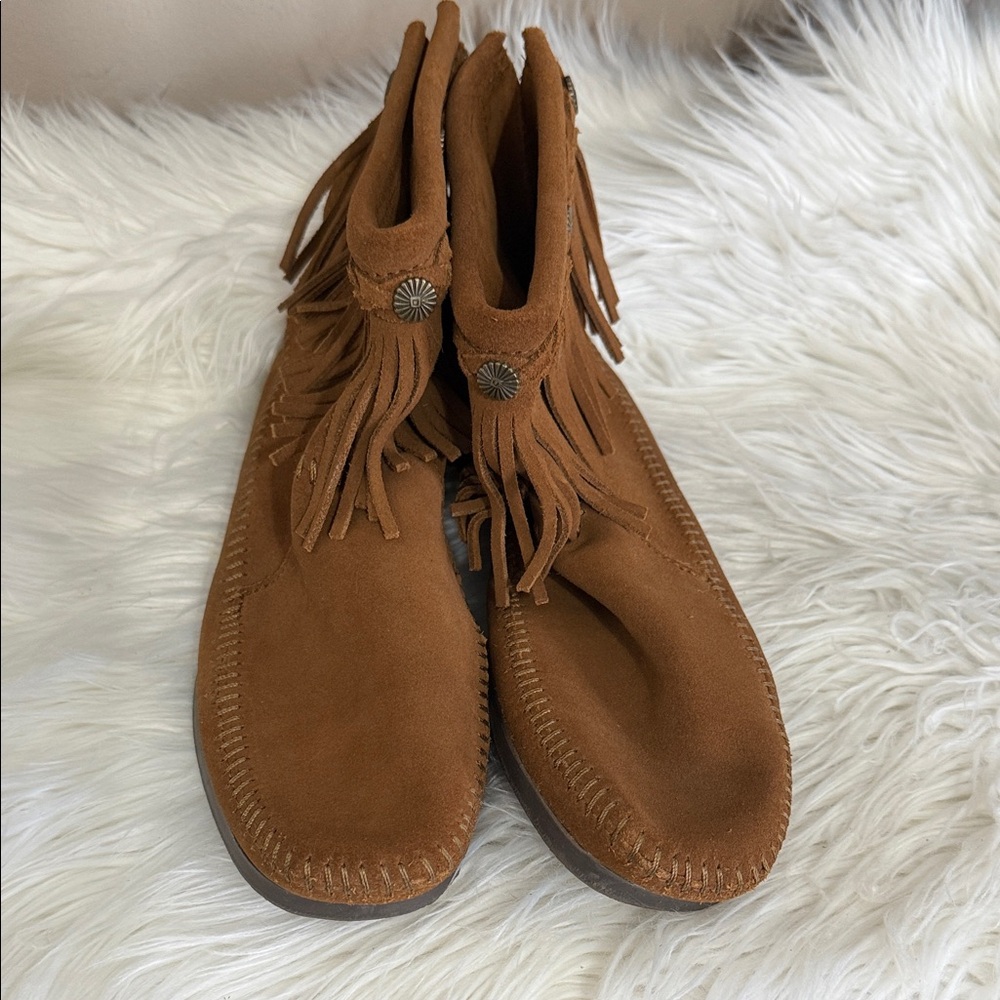 Minnetonka Tan Fringe Moccasin Boots
